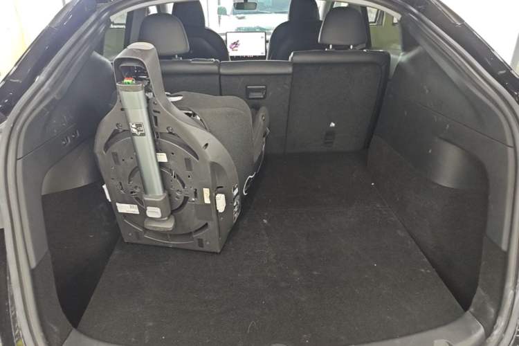 Used Tesla Model Y 2022 Rear-Wheel-Drive Version Trunk