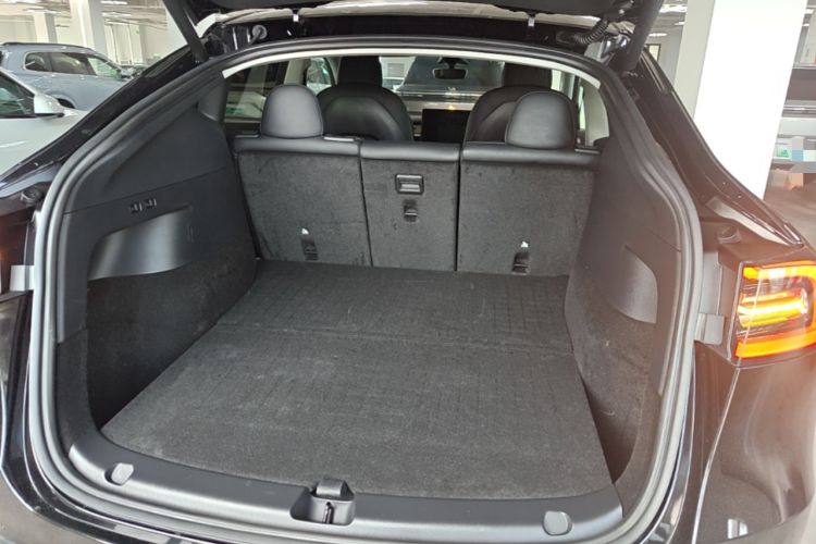 Used Tesla Model Y 2022 Long-Range All-Wheel-Drive Version Trunk
