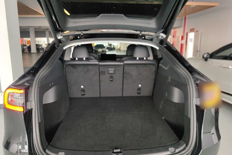 Used Tesla Model Y 2022 Rear-Wheel-Drive Version Trunk