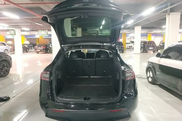 Used Tesla Model Y 2022 Rear-Wheel-Drive Version Trunk