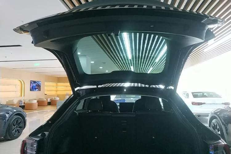 Used Tesla Model Y 2022 Rear-Wheel-Drive Version Trunk