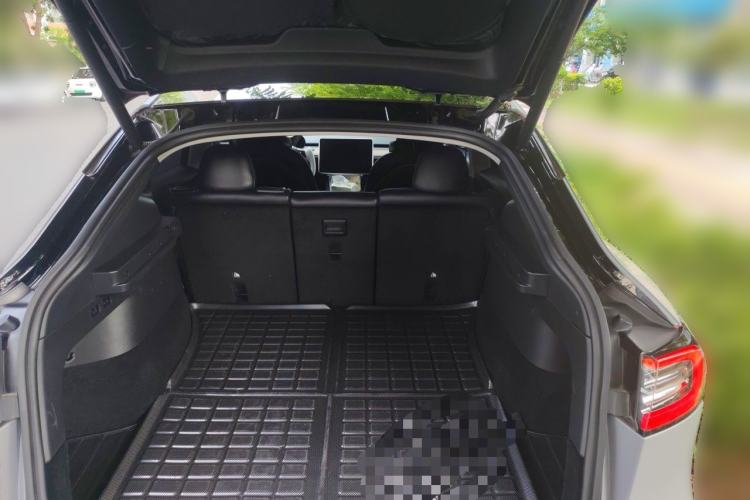 Used Tesla Model Y 2022 Long-Range All-Wheel-Drive Version Trunk