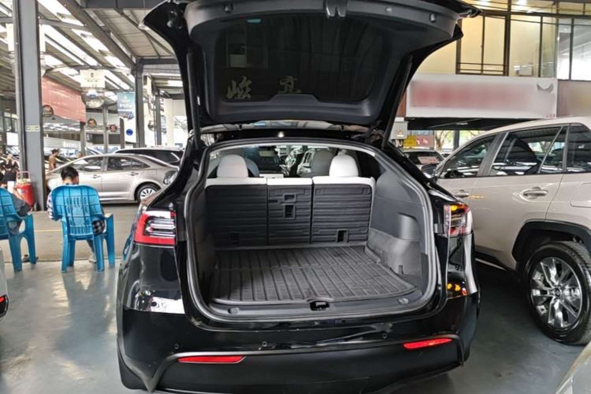 Used Tesla Model Y 2022 Long-Range All-Wheel-Drive Version Trunk