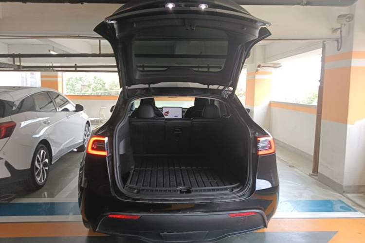 Used Tesla Model Y 2022 Rear-Wheel-Drive Version Trunk