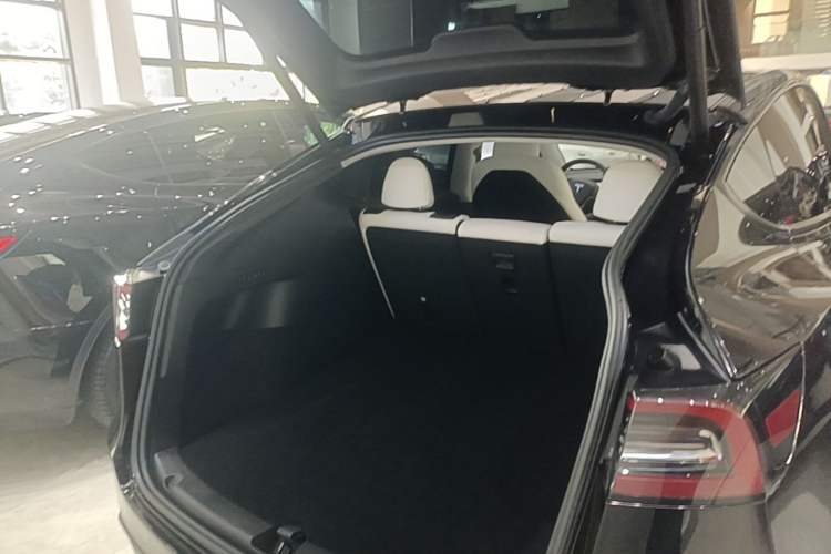 Used Tesla Model Y 2022 Rear-Wheel-Drive Version Trunk