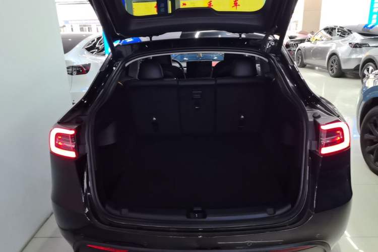 Used Tesla Model Y 2022 Performance High-Performance All-Wheel-Drive Version Trunk