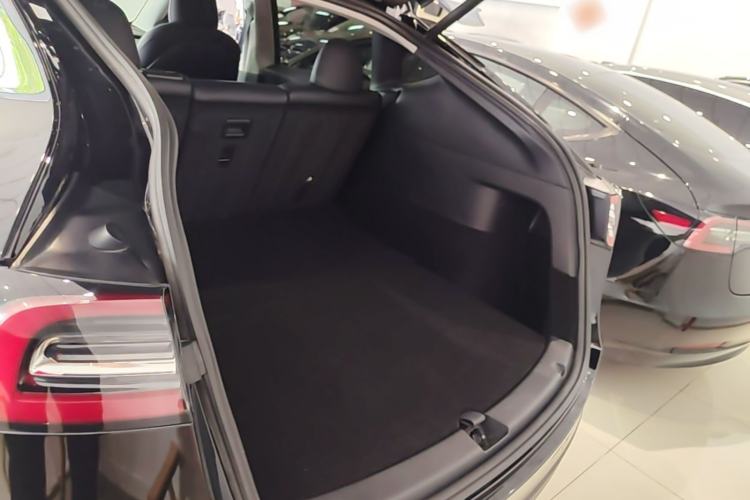 Used Tesla Model Y 2022 Long-Range All-Wheel-Drive Version Trunk