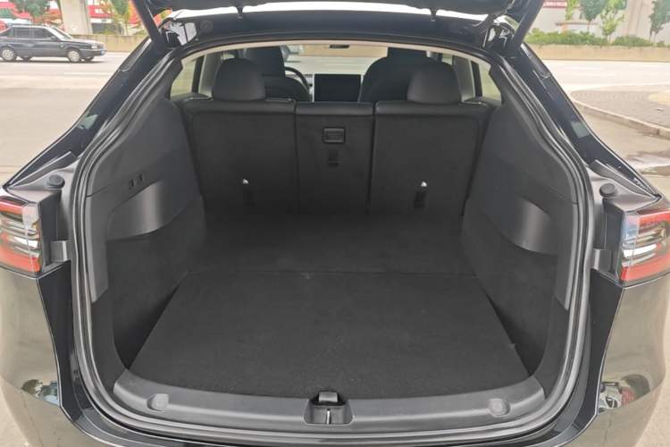 Used Tesla Model Y 2022 Rear-Wheel-Drive Version Trunk