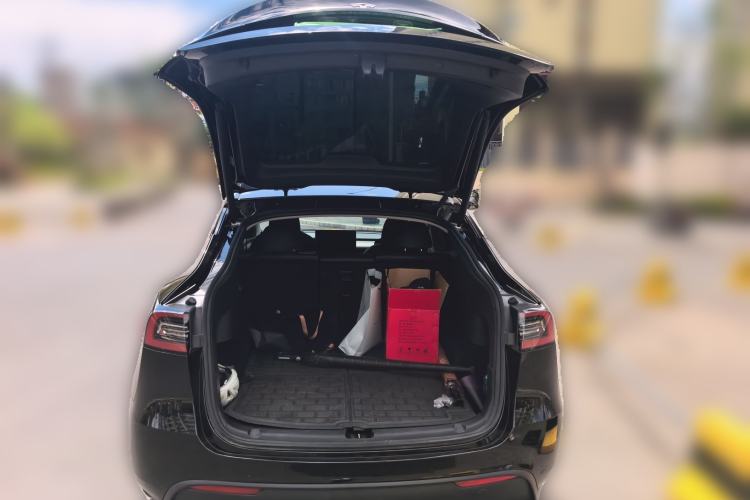 Used Tesla Model Y 2022 Rear-Wheel-Drive Version Trunk