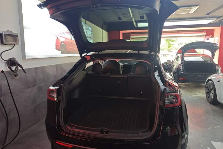 Used Tesla Model Y 2022 Rear-Wheel-Drive Version Trunk