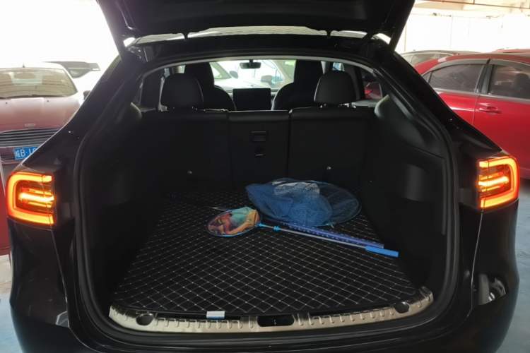 Used Tesla Model Y 2022 Long-Range All-Wheel-Drive Version Trunk