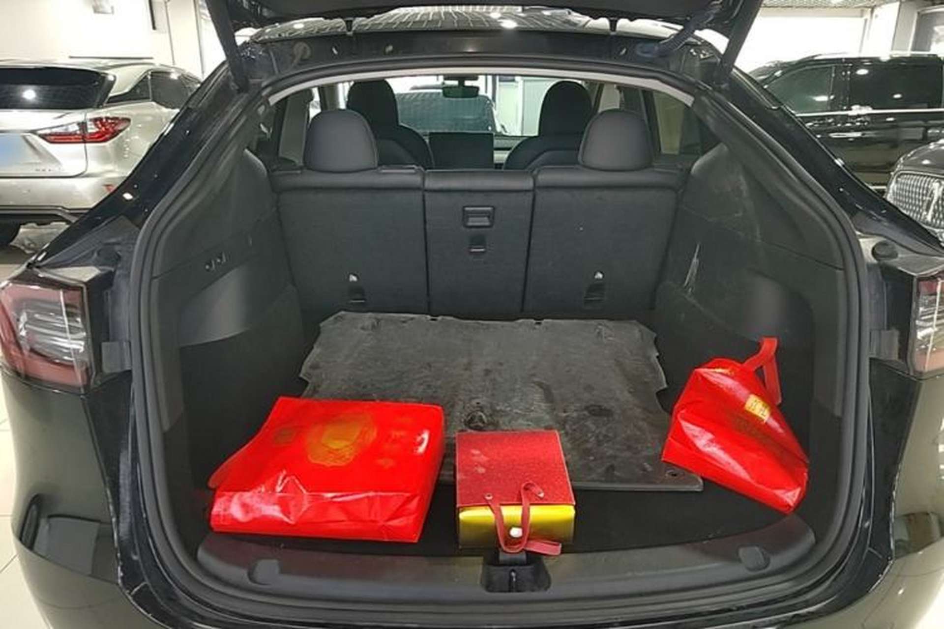 Used Tesla Model Y 2022 Rear-Wheel-Drive Version Trunk