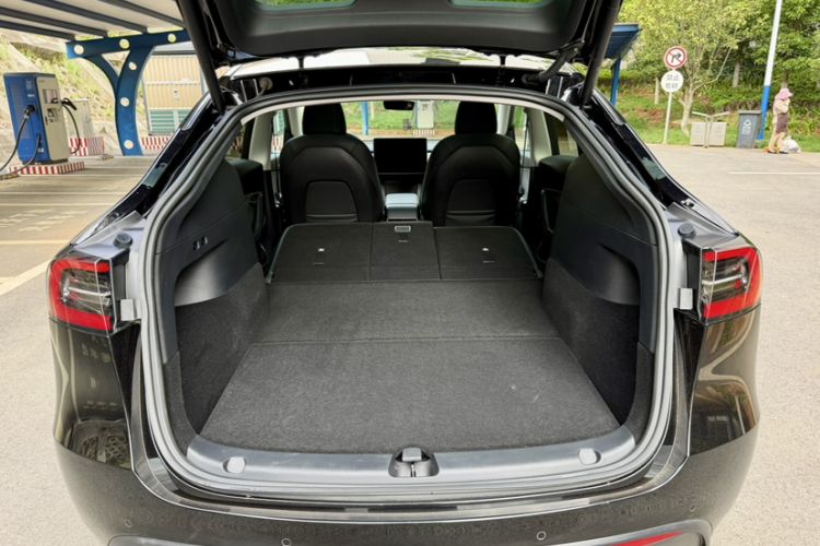 Used Tesla Model Y 2022 Rear-Wheel-Drive Version Trunk