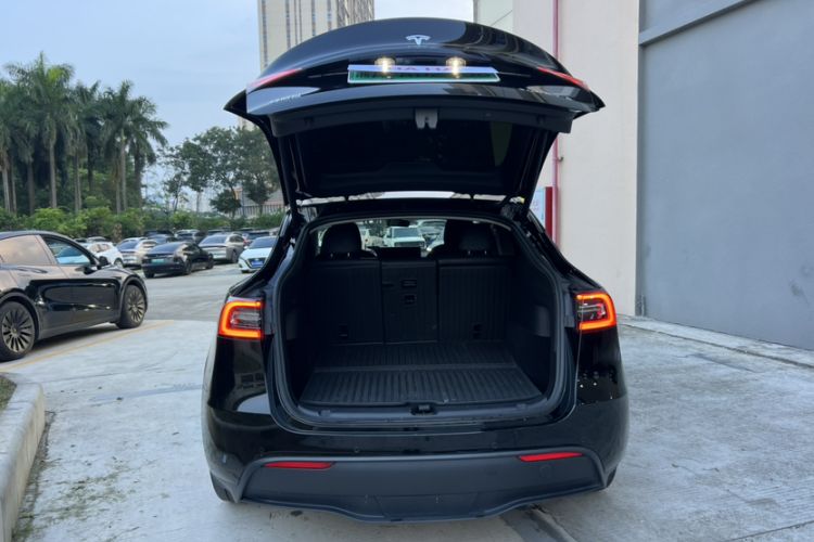 Used Tesla Model Y 2022 Rear-Wheel-Drive Version Trunk