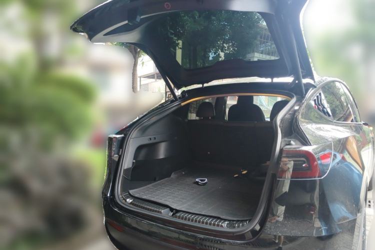 Used Tesla Model Y 2022 Long-Range All-Wheel-Drive Version Trunk