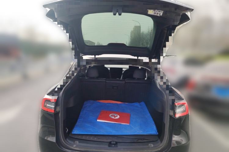 Used Tesla Model Y 2022 Long-Range All-Wheel-Drive Version Trunk