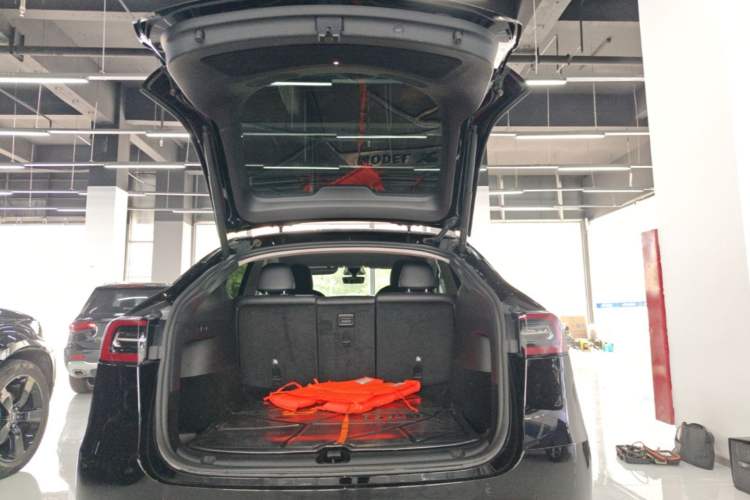 Used Tesla Model Y 2022 Rear-Wheel-Drive Version Trunk