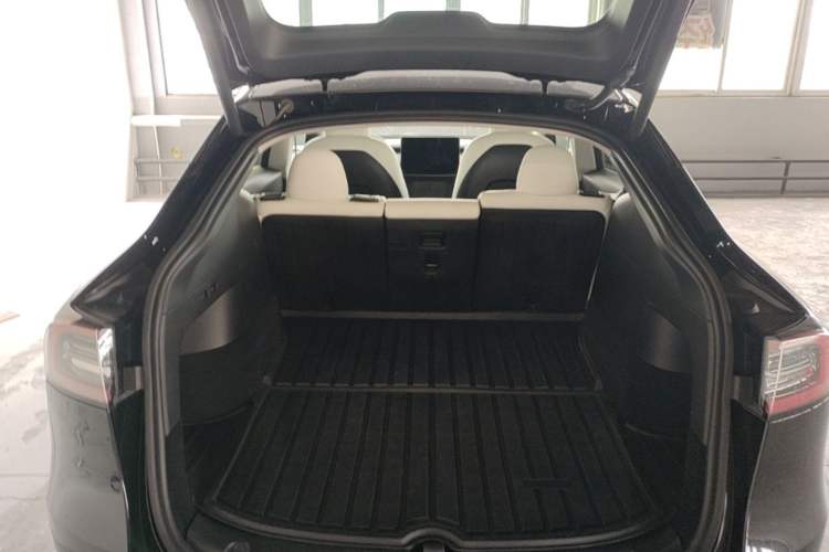 Used Tesla Model Y 2022 Performance High-Performance All-Wheel-Drive Version Trunk