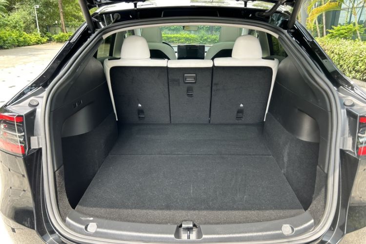 Used Tesla Model Y 2022 Rear-Wheel-Drive Version Trunk