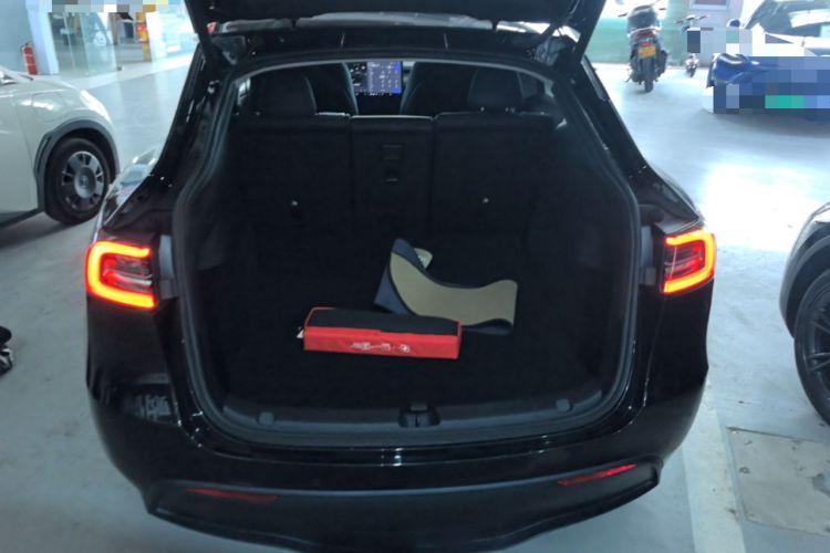 Used Tesla Model Y 2022 Long-Range All-Wheel-Drive Version Trunk