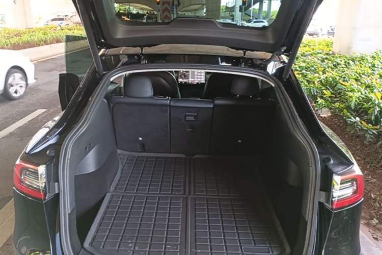 Used Tesla Model Y 2022 Rear-Wheel-Drive Version Trunk