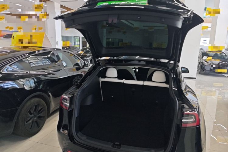 Used Tesla Model Y 2022 Long-Range All-Wheel-Drive Version Trunk
