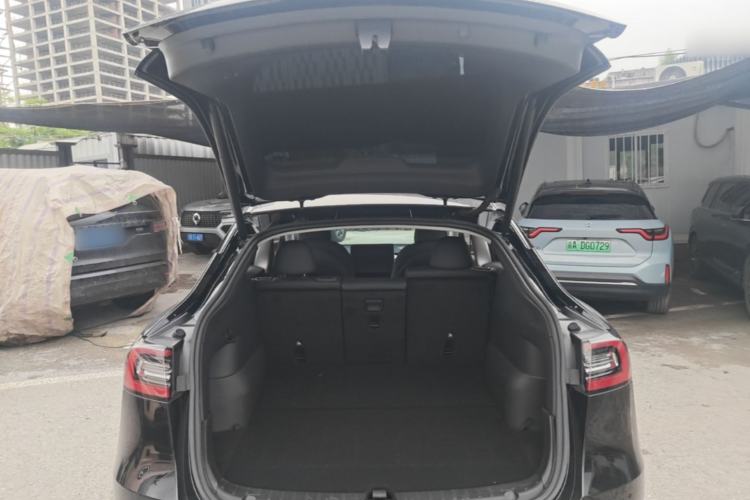 Used Tesla Model Y 2022 Long-Range All-Wheel-Drive Version Trunk