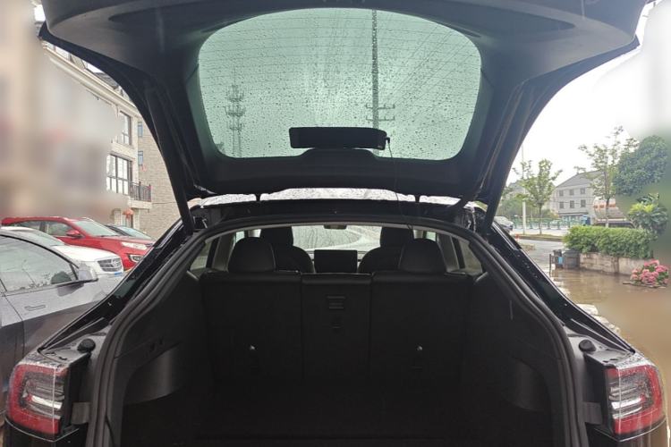 Used Tesla Model Y 2022 Long-Range All-Wheel-Drive Version Trunk