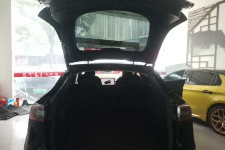 Used Tesla Model Y 2022 Long-Range All-Wheel-Drive Version Trunk