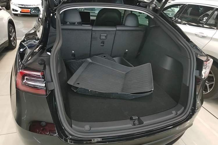 Used Tesla Model Y 2022 Rear-Wheel-Drive Version Trunk