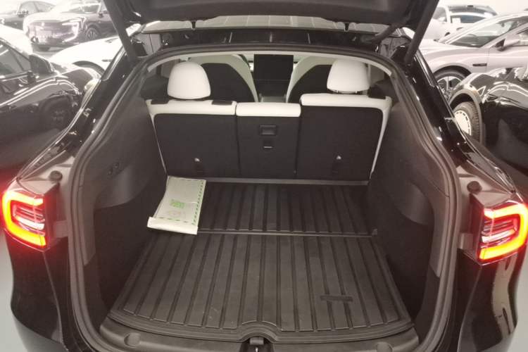 Used Tesla Model Y 2022 Rear-Wheel-Drive Version Trunk