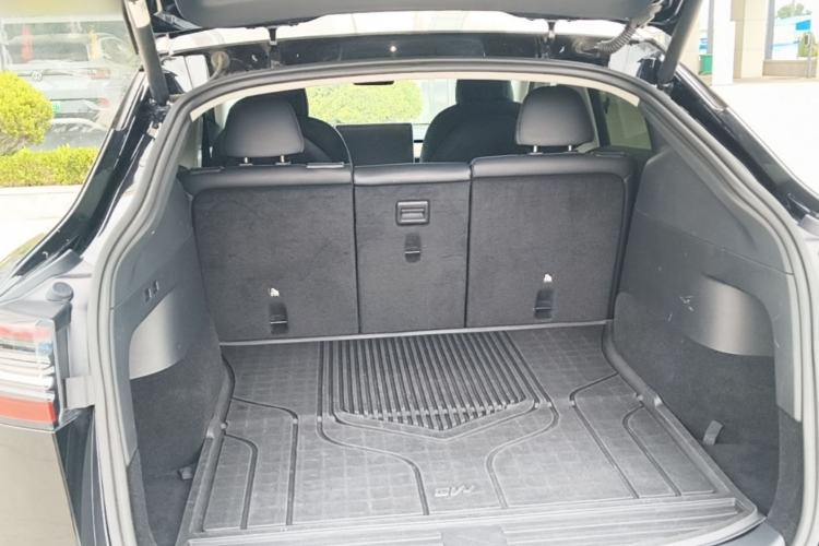 Used Tesla Model Y 2022 Long-Range All-Wheel-Drive Version Trunk