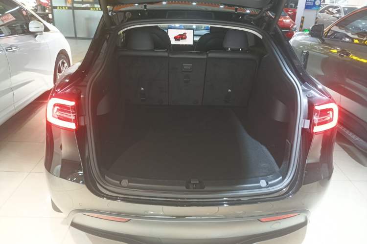 Used Tesla Model Y 2022 Rear-Wheel-Drive Version Trunk