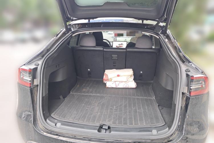 Used Tesla Model Y 2022 Long-Range All-Wheel-Drive Version Trunk