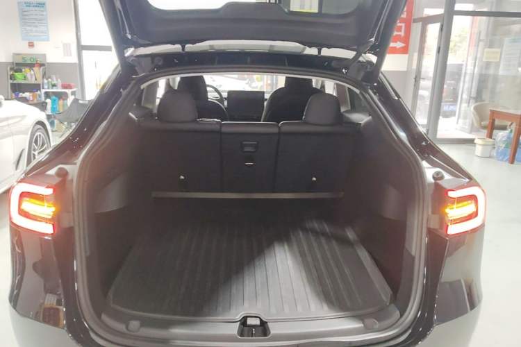Used Tesla Model Y 2022 Rear-Wheel-Drive Version Trunk