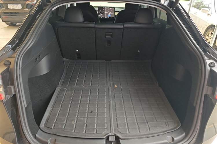 Used Tesla Model Y 2022 Performance High-Performance All-Wheel-Drive Version Trunk