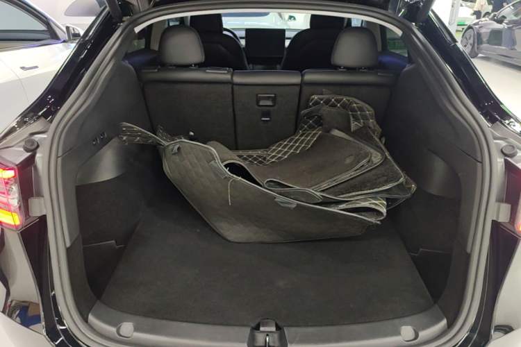 Used Tesla Model Y 2022 Rear-Wheel-Drive Version Trunk