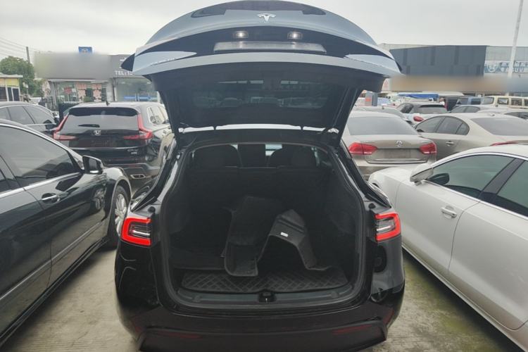 Used Tesla Model Y 2022 Long-Range All-Wheel-Drive Version Trunk