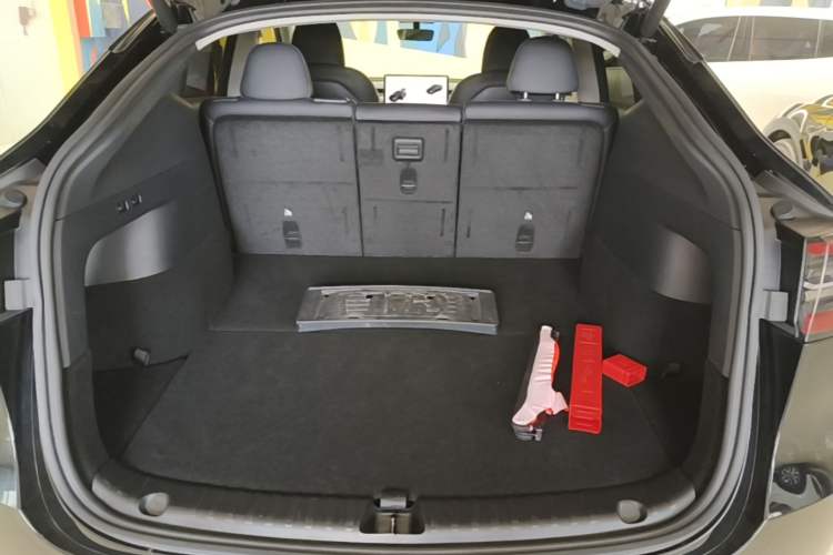 Used Tesla Model Y 2022 Rear-Wheel-Drive Version Trunk