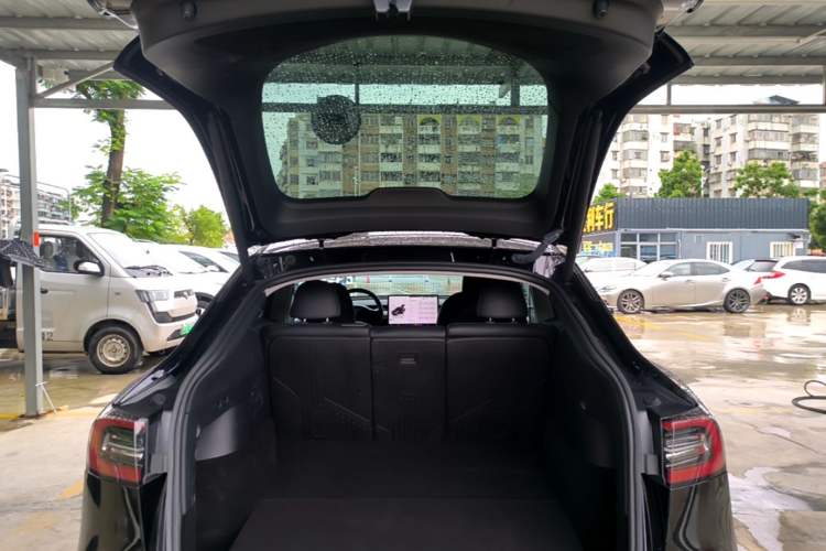 Used Tesla Model Y 2022 Rear-Wheel-Drive Version Trunk