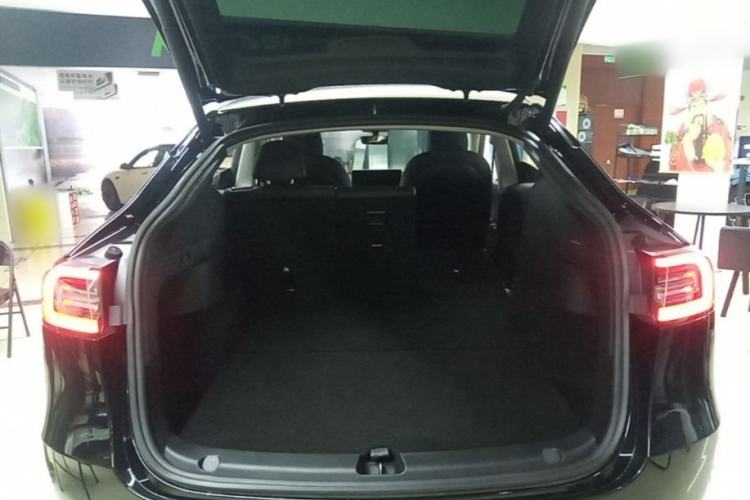 Used Tesla Model Y 2022 Long-Range All-Wheel-Drive Version Trunk