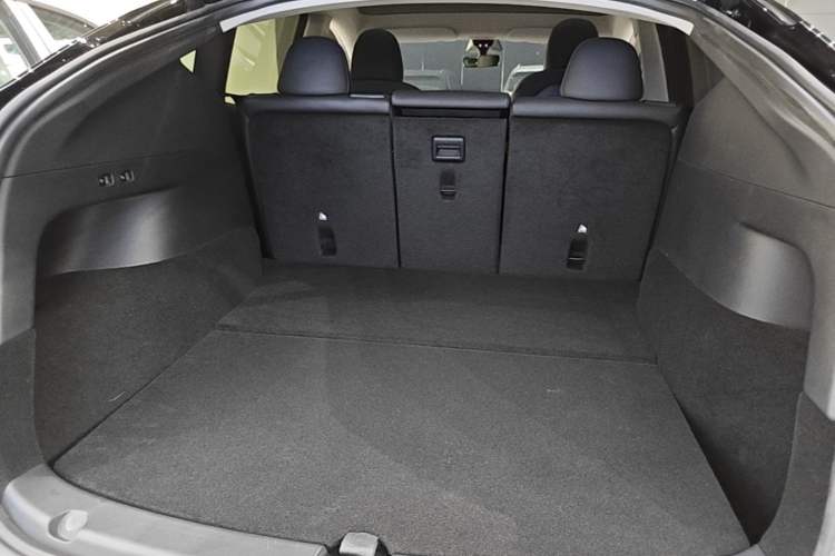 Used Tesla Model Y 2022 Long-Range All-Wheel-Drive Version Trunk