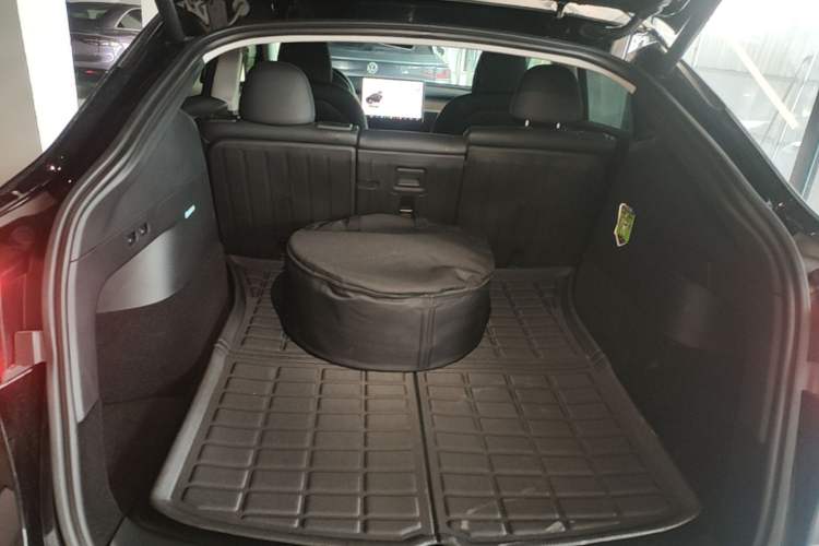 Used Tesla Model Y 2022 Rear-Wheel-Drive Version Trunk