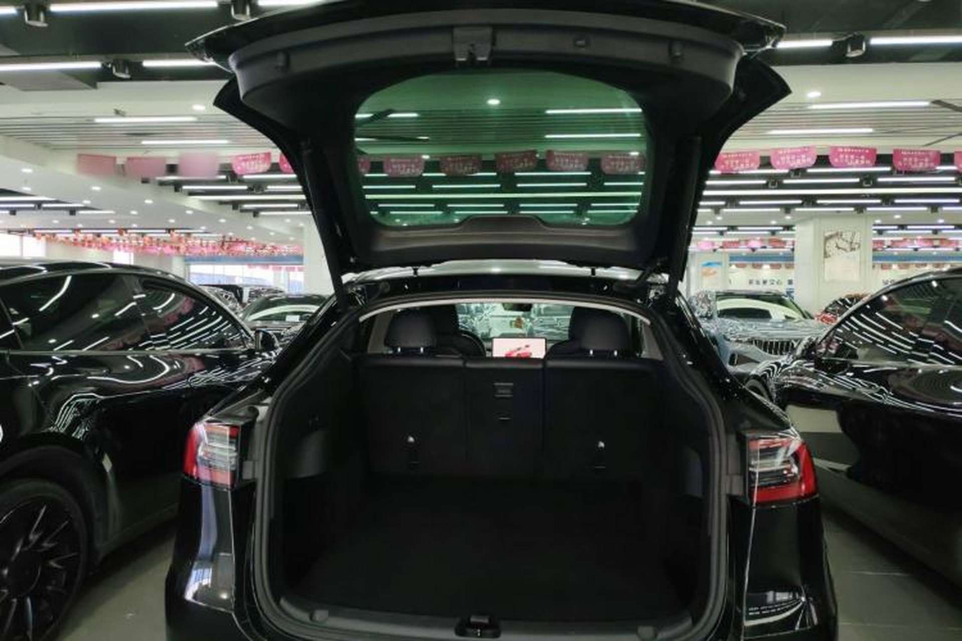 Used Tesla Model Y 2022 Rear-Wheel-Drive Version Trunk