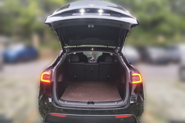 Used Tesla Model Y 2022 Rear-Wheel-Drive Version Trunk