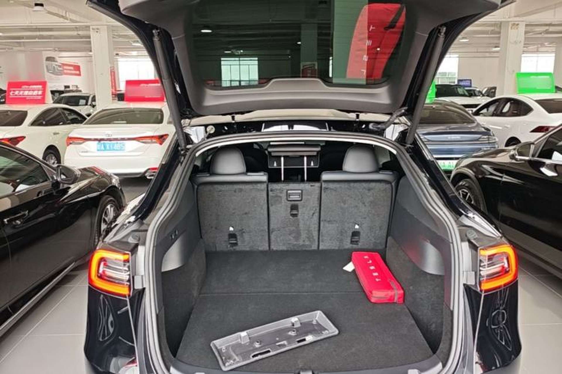 Used Tesla Model Y 2022 Long-Range All-Wheel-Drive Version Trunk