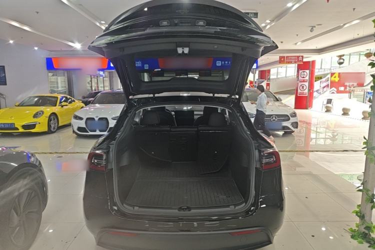 Used Tesla Model Y 2022 Long-Range All-Wheel-Drive Version Trunk