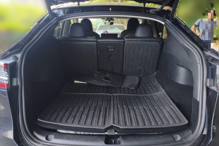 Used Tesla Model Y 2022 Long-Range All-Wheel-Drive Version Trunk