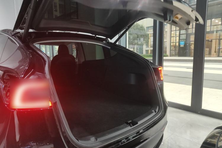 Used Tesla Model Y 2022 Rear-Wheel-Drive Version Trunk