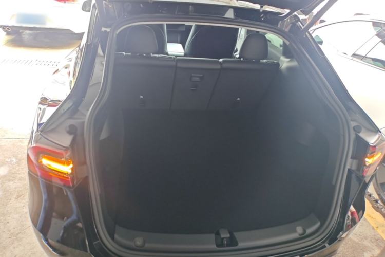 Used Tesla Model Y 2022 Long-Range All-Wheel-Drive Version Trunk